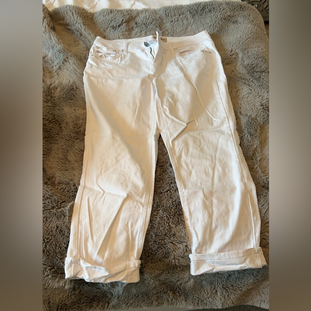Earl Jean size 10 cropped white jean